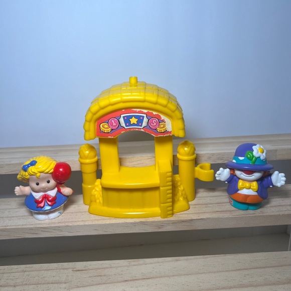 Vintage Fisher Price Little People Carnival Bundle Ticket Stand, Clown, Balloon - Picture 1 of 2